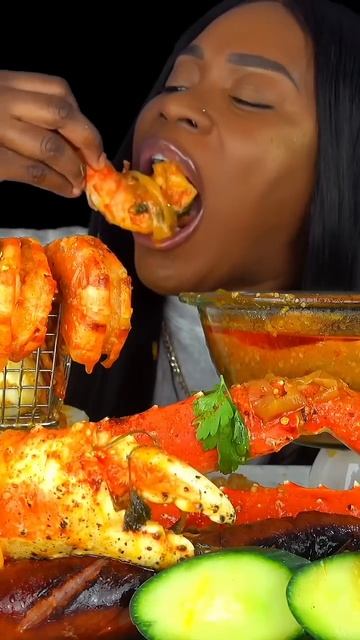 SPICY SEAFOOD BOIL MUKBANG смотреть онлайн