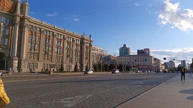 23.07.2023 Площадь 1905 г. Лето в городе смотреть онлайн