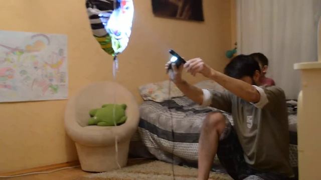 Запуск дохлої повітряної кульки світлом смотреть онлайн