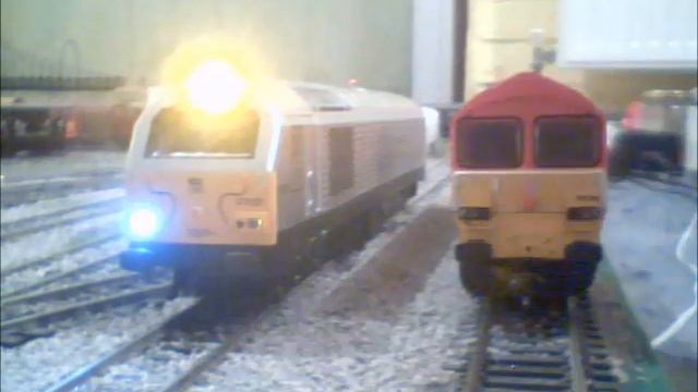 Hornby DB Schenker 59 & EWS Managers Train 67 смотреть онлайн