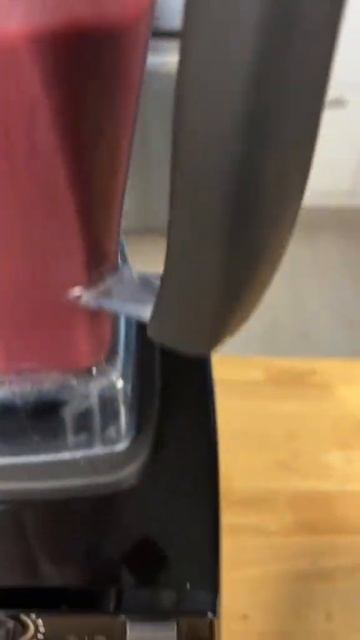 Banana Beets and Berries Protein +Greens Smoothies! смотреть онлайн