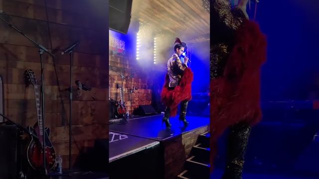 John Celestus - Big spender смотреть онлайн