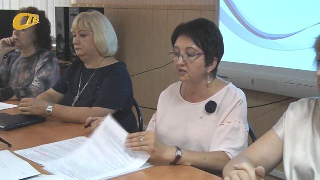 СПЕЦИАЛИСТЫ УПРАВЛЕНИЯ ОБРАЗОВАНИЯ РАССКАЗАЛИ О СТРУКТУРЕ ЗАРАБОТНОЙ ПЛАТЫ УЧИТЕЛЕЙ