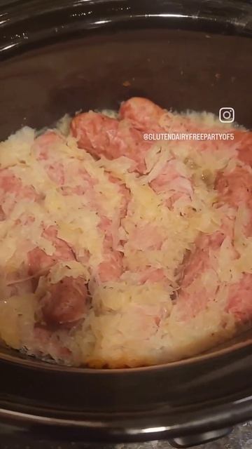 Chicken Sausage and Sauerkraut with Mac N Cheeze #shorts #dairyfree #glutenfree #dinner смотреть онлайн