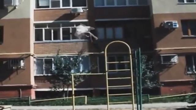 Двойной соскок складкой (Parkour Tricks) смотреть онлайн