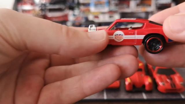 Red Hotwheels: loose mainline showcase in fire engine red смотреть онлайн