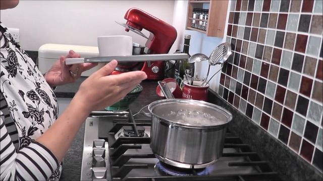 How to make Spaetzle (German egg noodles) смотреть онлайн