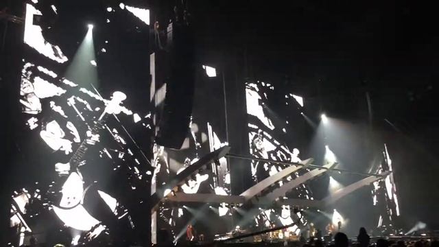 The Rolling Stones - Paint it black (Live Paris 2017) смотреть онлайн