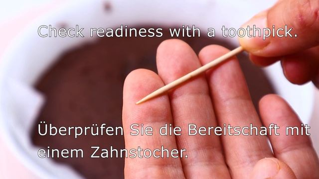 Haferflocken Mit Kakao Und Erdnüssen Mischen. Der Beste Sommerkuchen In 7 Minuten In Der Mikrowelle