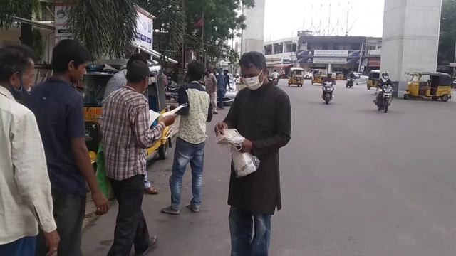 Distributing Mask to Workers, poor people by Nandikanti Sai kumar смотреть онлайн