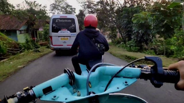 Riding Vespa || jalan jalan di kota ciamis Vespanya pada kenceng kenceng. смотреть онлайн