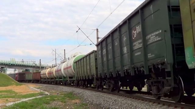 ВЛ10К-1506 с грузовым поездом:-)