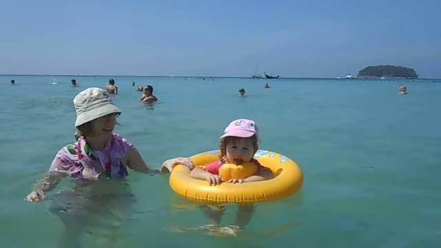 Пляж Ката. Пхукет. Таиланд. Декабрь 2013 г. смотреть онлайн