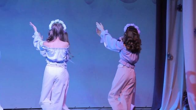 Эстрадная группа " Крутые девчонки - Реченька смотреть онлайн