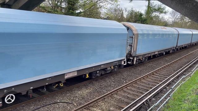 Class 66 | 66143 | Awesome Tones | DB Cargo UK смотреть онлайн
