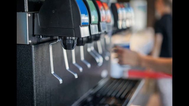 Працівники ресторанів розповіли, яку їжу не можна замовляти ні в якому разі смотреть онлайн