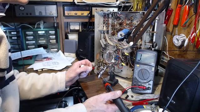 Electrohome Kalmar Console Stereo Receiver Video #15 - LCR Meter Battery смотреть онлайн