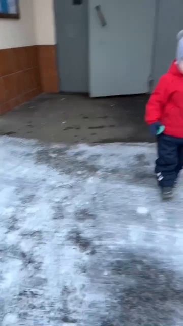 Зима пришла неожиданно ,вышли а кругом снег ,пришлось забежать переодеться )))#рекомендации смотреть онлайн