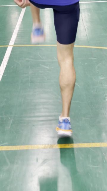 БЕГ С ВЫСОКИМ ПОДНИМАНИЕМ БЕДРА