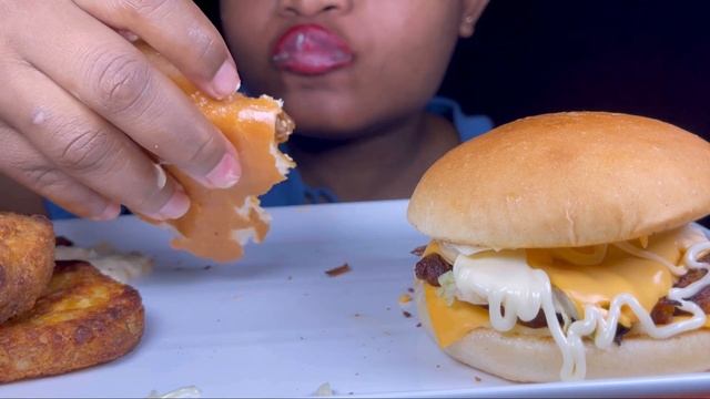 ASMR EATING PORK RIBS BURGER CHICKEN WINGS MUKBANG,REAL EATING SOUNDS,ASMR Milhappy #asmr #burger смотреть онлайн