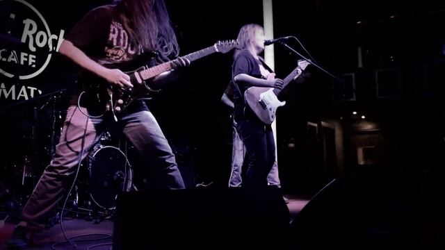 Holy Dragons Live In Hard Rock Cafe (2015) - Wind Of Hate смотреть онлайн