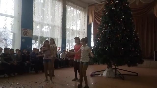 Танец на Новый Год смотреть онлайн