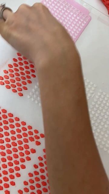 3d print your own stencils to make sprinkles! 😄 #cookies #cakes #cakepops #cupcake смотреть онлайн