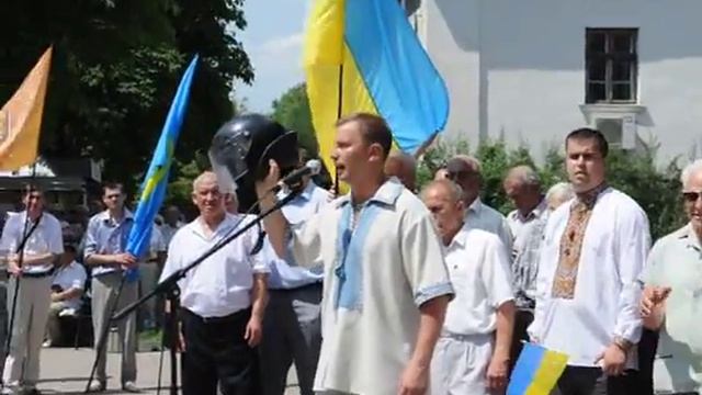 Барна про поцуплену каску