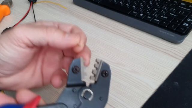 How to control fan speed on Thermaltake commander C series pre-installed 200mm Fans смотреть онлайн