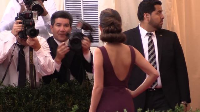 Selena Gomez at Met Gala 2014 смотреть онлайн