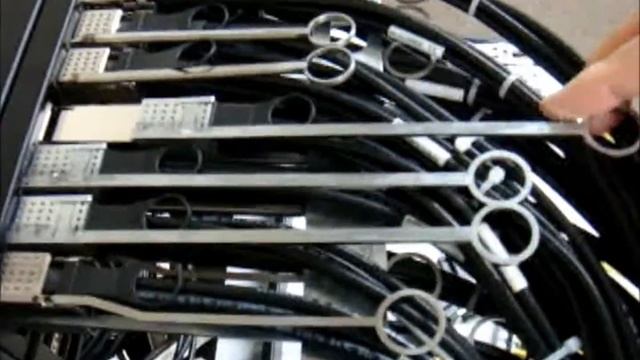 QSFP Cable Plug смотреть онлайн