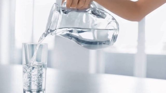 Суды неге тұрып ішуге болмайды...