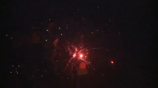 CP305 RED+WHITE STROBE 25 залпов, 2 смотреть онлайн