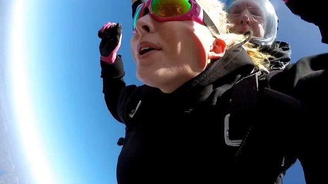 High-Energy Tandem Skydive with Hand Cam смотреть онлайн