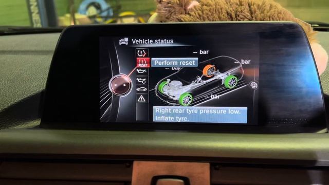 BMW TPMS Warning Light Reset using the iDrive Tyre Pressure Warning System Reset смотреть онлайн