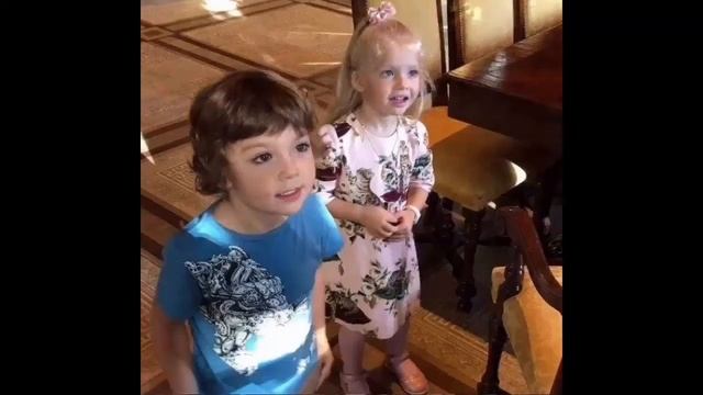 С кем много лет спит Галкин?