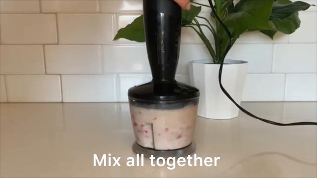 Творожный смузи с бананом и клубникой|Cottage cheese smoothie with banana and strawberries смотреть онлайн