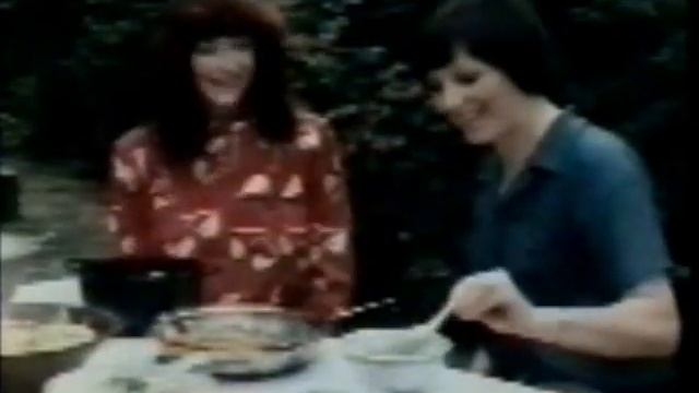 Delia Smith cookery course with Kate Bush talking Vegetarianism смотреть онлайн