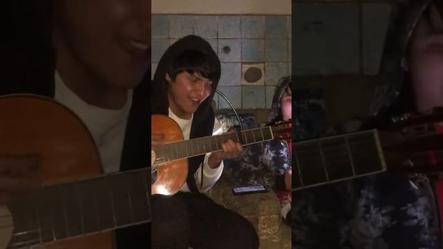 Bemor Ulug’bek Rahmatulayev na qilay man dili bemor gitara ijro jonli ijro @UlugbekRahmatullaev смотреть онлайн