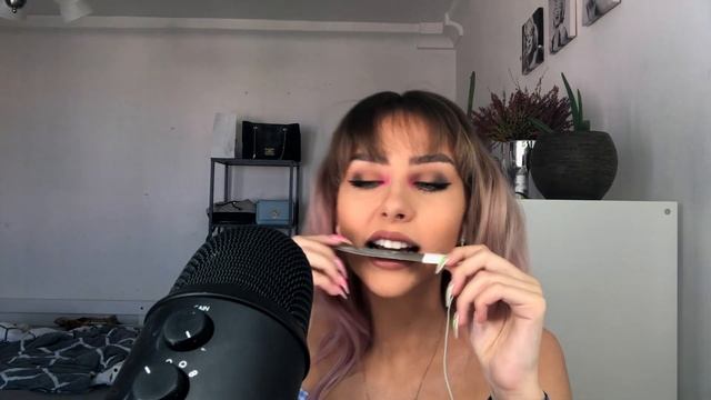 SUPER FAST ASMR - 100 TRIGGERS IN 10 MINUTES смотреть онлайн