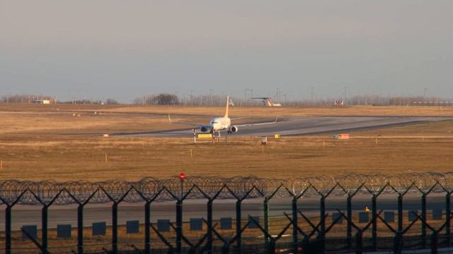 Pegasus Taking off at Budapest Airport смотреть онлайн