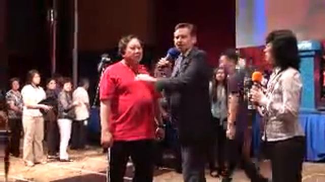 Man runs after 10 years of pain leaves his damaged knee! смотреть онлайн