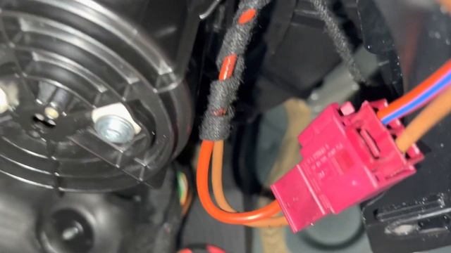 Repair a squeaky Mercedes blower motor (W204, C204, W212...) смотреть онлайн