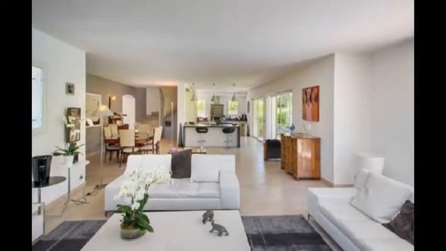 Современная вилла с бассейном в Мужене - RFC30661216VV