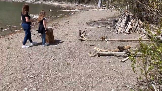 КАНАДА ВЛОГ | Встреча с местными зверями/В поисках водопада/Первая буровая в Западной Канде смотреть онлайн