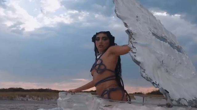 Madonna celebrates after daughter Lourdes Leon releases debut single I am so proud of you смотреть онлайн