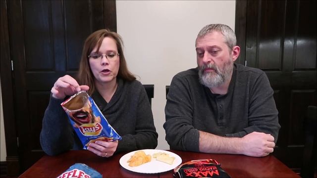 Ruffles Lime & Jalapeno and Lay’s Maxx Macho Chilli & Joyful Magic Masala Potato Chips Review смотреть онлайн