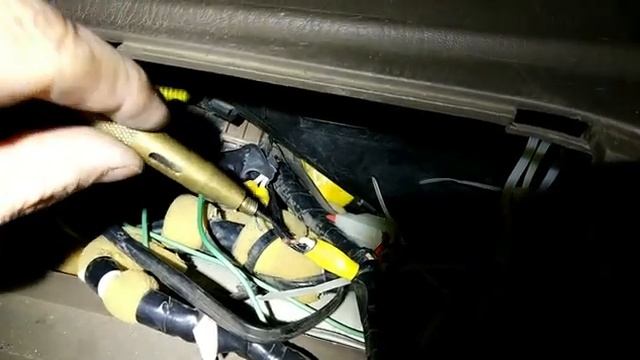 Моргают оба поворота. смотреть онлайн