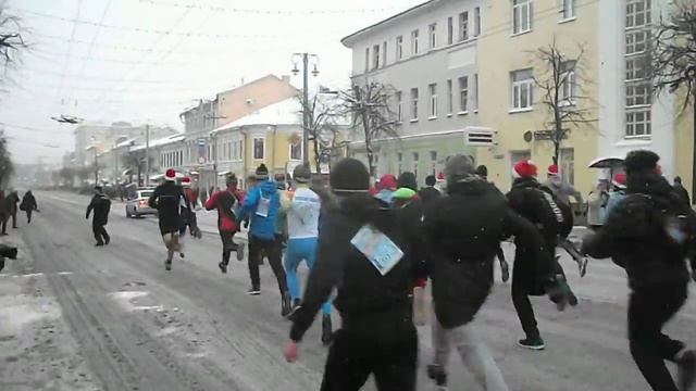 Старт забега Дедов Морозов 2015 смотреть онлайн