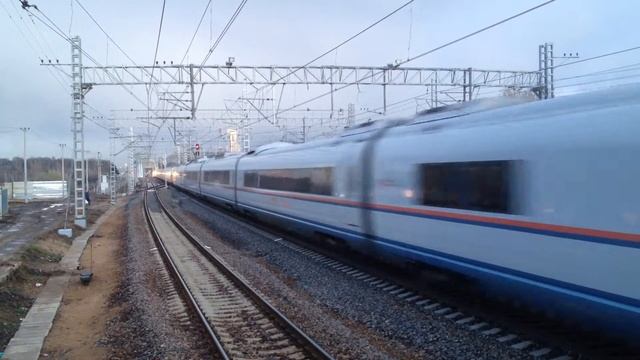 "Сапсан" на ст. Химки / High Speed Train "Sapsan" at Khimki station смотреть онлайн